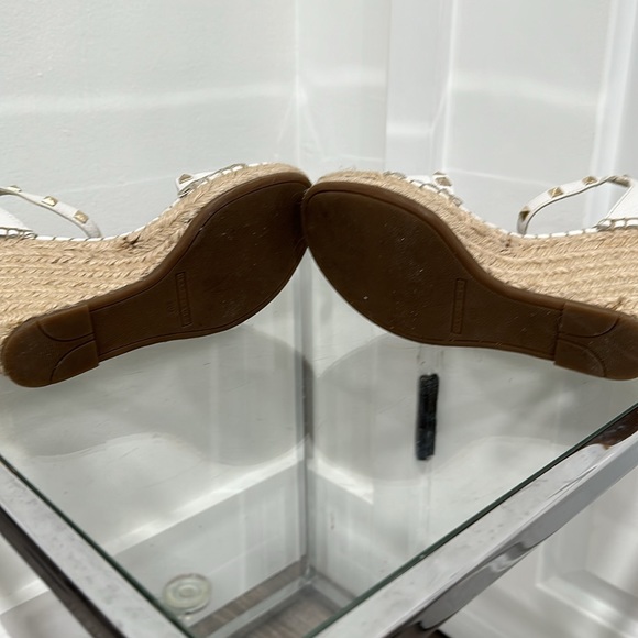 Women’s shoe, size 6.5, gently worn, will accept best offer - Picture 3 of 8